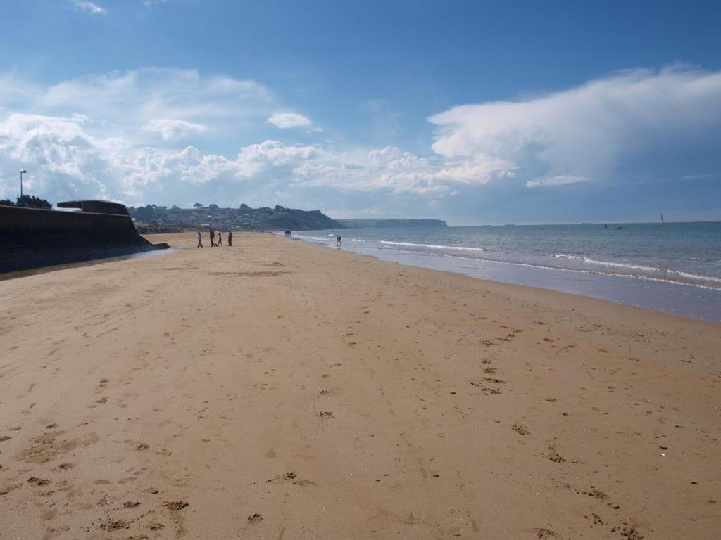 Appartement F1 mansardé à 100m de la plage, proche de Arromanches et des plages du Débarquement Saint-Côme-de-Fresné Esterno foto